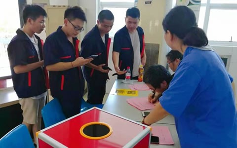 愛(ai)心點燃希望(wàng)  真情傳遞溫(wen)暖